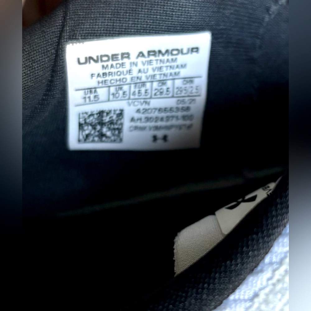 Under Armour Revenant Shoes - Picture 7 of 8
